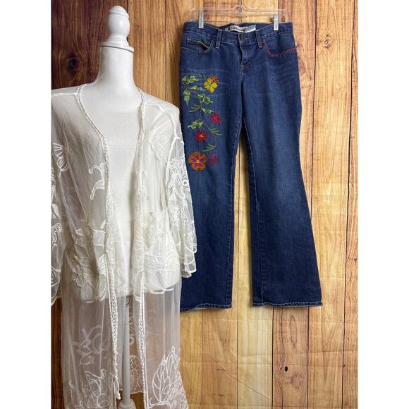 Embroidered Low Rise Flair GAP jeans with White Lace Duster Bundle Size 6 - Picture 1 of 10